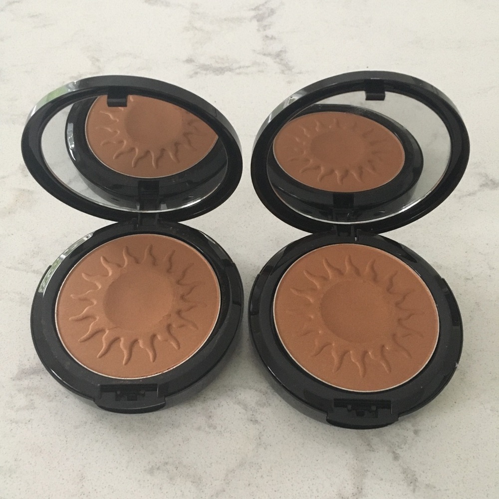 💙HOST PICK💙NEW IMAN Sheer Bronzing Powder.